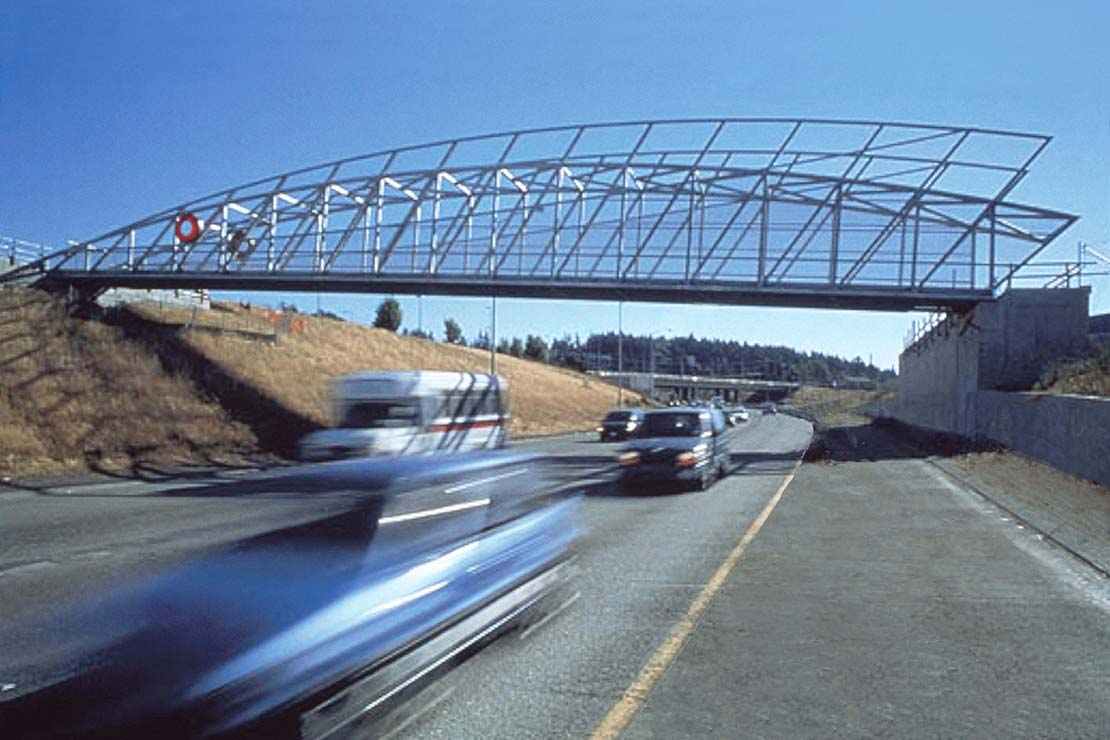 Fishbird bridge spanning interstate 205